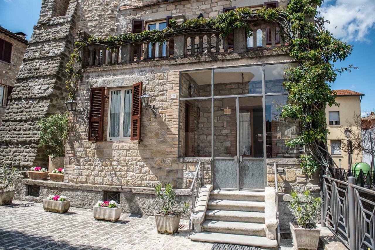 La Rosa Di Francesco Inn Valfabbrica Exterior photo